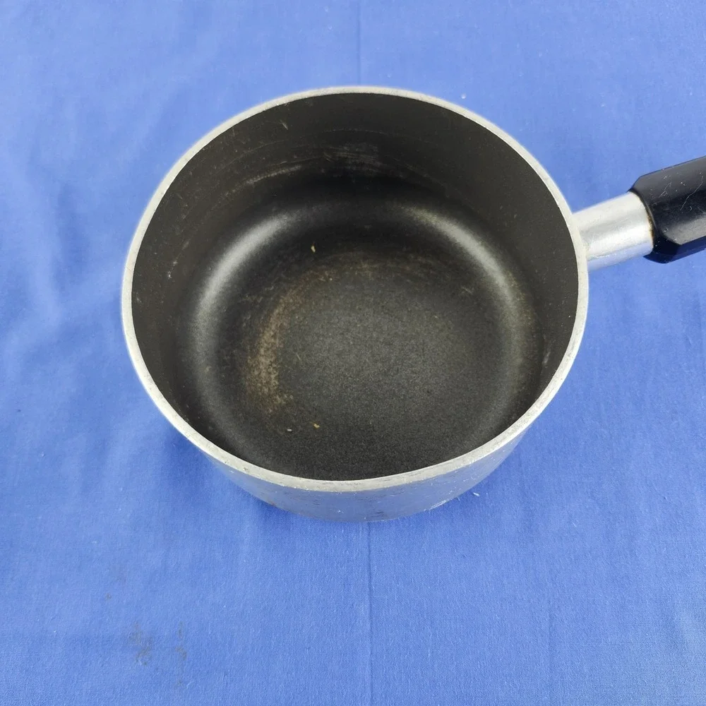 WEAR-EVER 1 Qt‎ Sauce Pan And Lid Made in the USA Vintage
